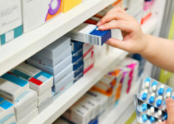 VENTAS CAEN 30% Pegan vacaciones hasta a farmacias