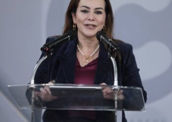 ALCALDESA CARMEN LILIA CANTUROSAS Destaca liderazgo de la Aduana de Nuevo Laredo