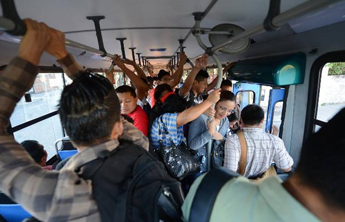 Llaman a urbanos a respetar tarifas