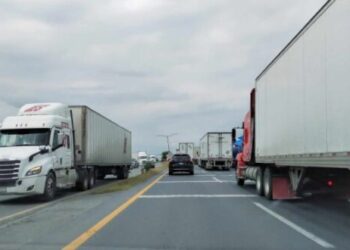 ASEGURAN TRANSPORTISTAS Nos quedó chica la Carretera Nacional