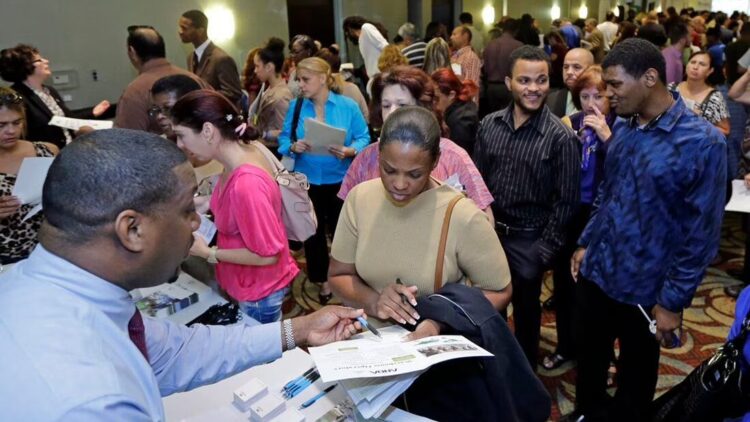 CAE ECONOMÍA EN EUA Crece el desempleo y bajan contrataciones