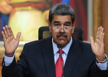 Maduro dice que líderes opositores deben estar “tras las rejas”; promete entregar actas de votación
