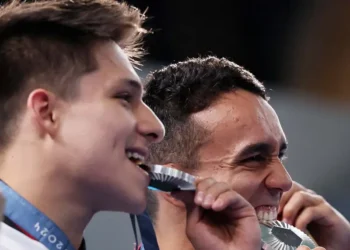 ‘Ya lloré mucho’, dice mamá de Osmar Olvera, clavadista mexicano que ganó medalla de plata