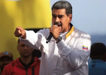 Maduro elimina WhatsApp de su celular por ser una amenaza para Venezuela