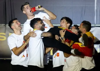 Morata y Rodri suspendidos por cantos ‘ofensivos y discriminatorios’