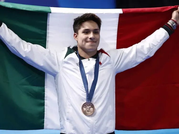 Osmar Olvera es Doble Medallista en Clavados y Sigue los Pasos de Joaquín Capilla