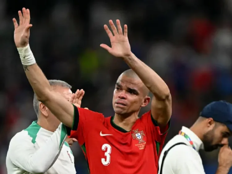 Tras 23 Años de Carrera, Pepe se Retira de las Canchas