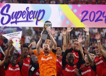 Le Sonrió la Fortuna al Bayer Leverkusen; Alzan la Supercopa