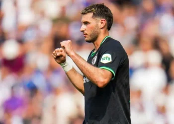 Santiago Giménez Firma Doble en la Goleada del Feyenoord