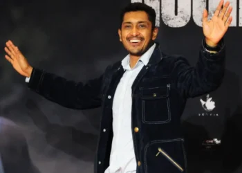 Tenoch Huerta reaparece entre lágrimas tras las acusaciones en su contra