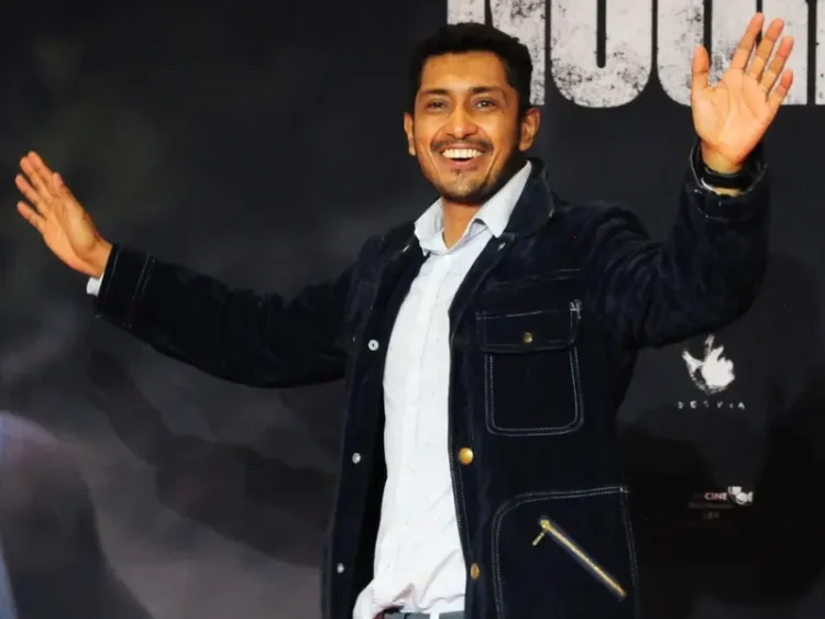 Tenoch Huerta reaparece entre lágrimas tras las acusaciones en su contra