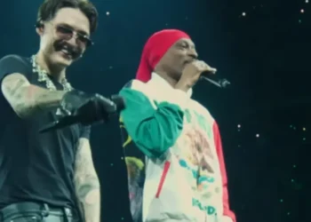 Peso Pluma y Snoop Dogg juntos en un concierto en California