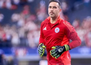 Claudio Bravo anuncia su retiro como futbolista profesional