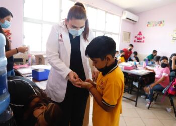Apoyará Gobierno a padres con certificados médicos escolares gratis