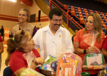Apoyará la UAT a estudiantes de sector rural con útiles escolares