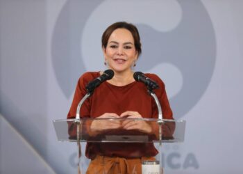 ALCALDESA CARMEN LILIA CANTUROSAS Entregará más de 3 mdp en becas