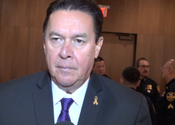 Orientan en audiencias a padres e hijos sobre fentanilo