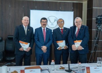 Rector Dámaso Anaya presenta informe financiero y académico al Patronato de UAT