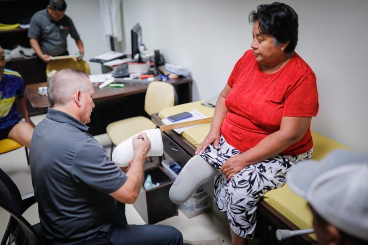 EN 21 MUNICIPIOS Valora DIF Tamaulipas a pacientes que requieren prótesis de extremidades