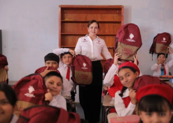 Agradecen padres de familia por apoyos para ciclo escolar