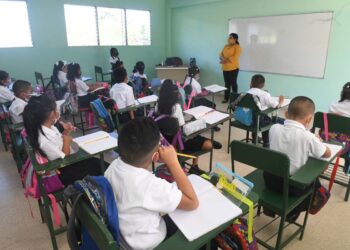 En Nuevo Laredo inician clases 76 mil estudiantes