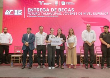 SECRETARIA DE EDUCACIÓN Atestigua la entrega de 624 becas a estudiantes de la UTM