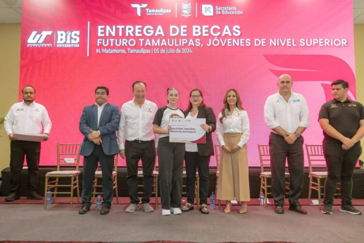 SECRETARIA DE EDUCACIÓN Atestigua la entrega de 624 becas a estudiantes de la UTM
