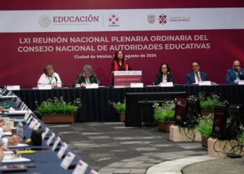 LUCÍA AIMÉ CASTILLO PASTOR Asiste a la reunión nacional del Conaedu