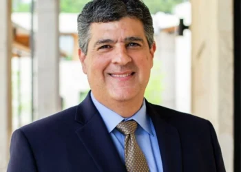 Autorizan contrato de nuevo superintendente de UISD