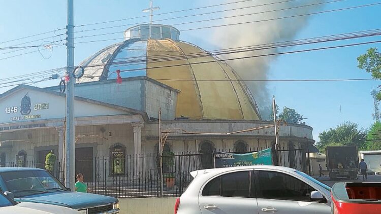 Arde cúpula de los Sagrados Corazones