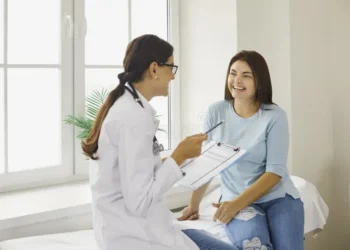 Ofrece Jurisdicción Sanitaria V certificado médico a estudiantes