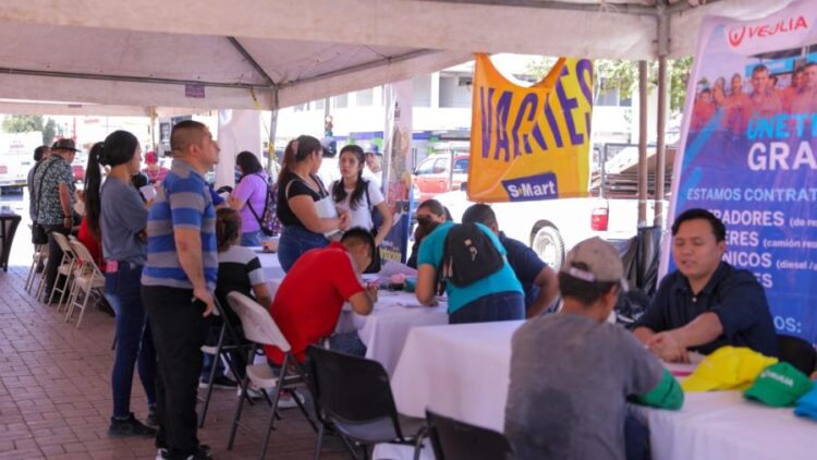 Ciudadanos acuden a“Empleo en tu Colonia”