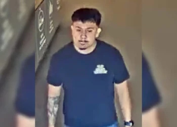 Sujeto es buscado por grabar a menores en vestidores