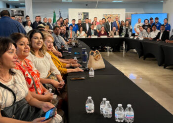 SOSTIENE AMÉRICO VILLARREAL Encuentro con migrantes tamaulipecos en Houston