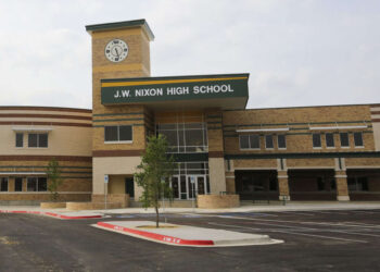 JOVEN ES ARRESTADO Lo acusan de amenazas terroristas a preparatoria