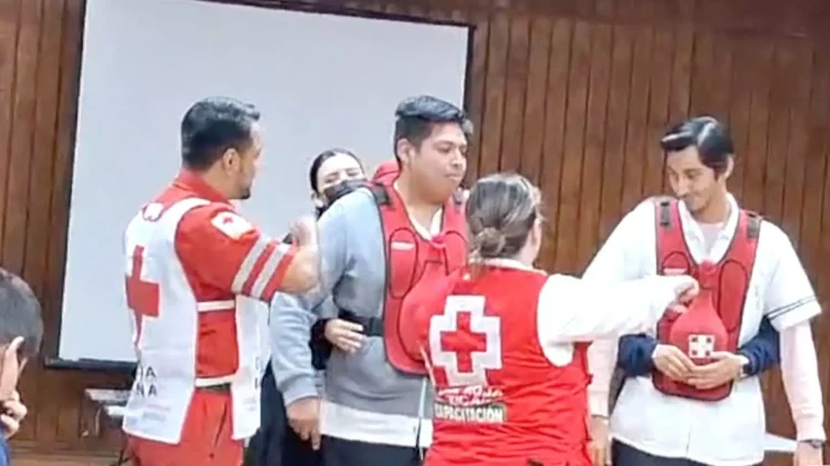 EN LA CRUZ ROJA Brindan curso a pasantes de medicina y enfermería