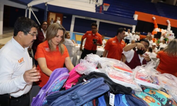Lleva UAT colecta de útiles escolares para estudiantes del sector rural