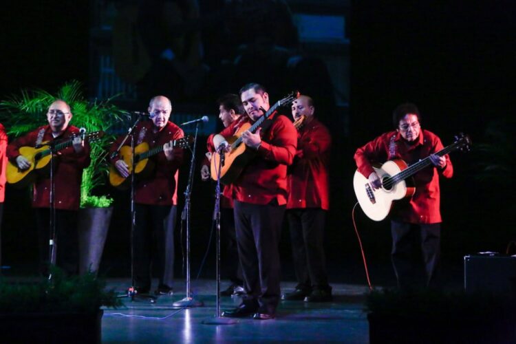 AMÉRICO Y MARÍA Celebran 25 aniversario de rondalla del hospital de Victoria