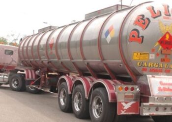 Continúan trabas a autorización de cruce de materiales peligrosos