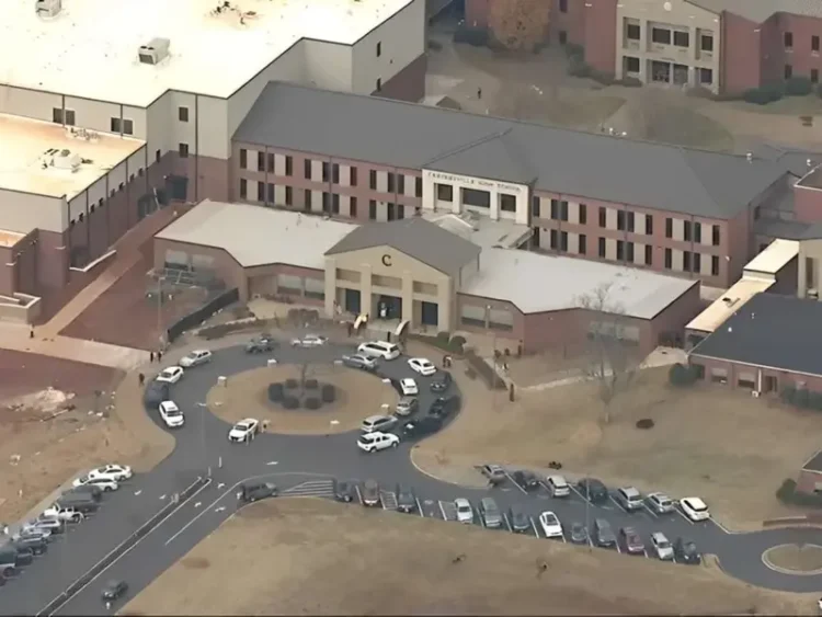 Tiroteo en escuela de Georgia deja cuatro muertos y provoca operativo policial extenso