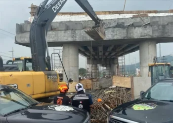 Trágico accidente en puente de NL deja un muerto y dos heridos