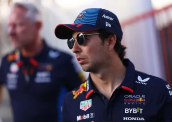 Red Bull se disculpa con ‘Checo’ Pérez tras problemas con su auto