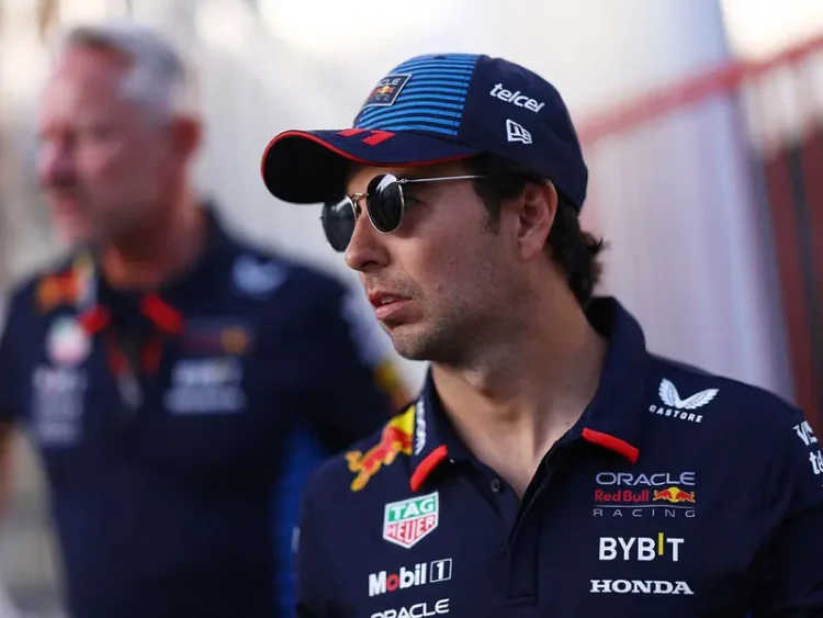 Red Bull se disculpa con ‘Checo’ Pérez tras problemas con su auto