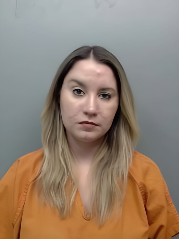 Detienen a mujer por conducir en estado de ebriedad con sus hijos