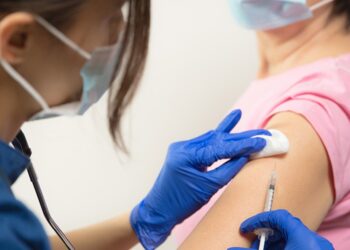 LLAMA SALUD EN LAREDO A vacunarse contra Influenza y COVID