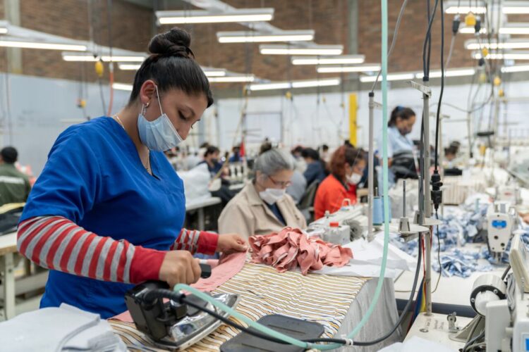 EN MAQUILAS Alza en sueldos cubriría vacantes