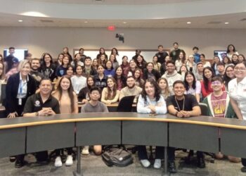 Estudiantes de la UAT realizan prácticas de enfermería en TAMIU