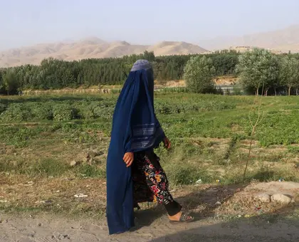 Talibanes suavizan retórica ante la ONU mientras aumentan restricciones en Afganistán