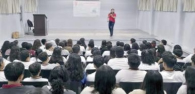 Fundación Manos de María lleva pláticas sobre la prevención del suicidio