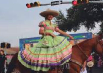 Realizan en Laredo gran desfile de Independencia
